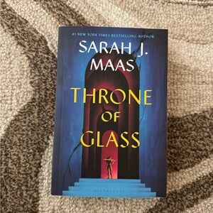 Throne of Glass by Sarah J. Maas - Blue Cover Paperback